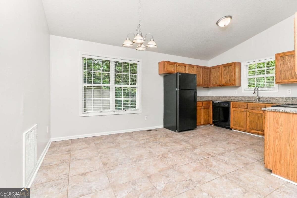 3 bedroom, 2 bathroom, 1,622 sq ft single family residence for sale at 315 Thorn Thicket Way, Rockmart, GA 30153 — photo 7