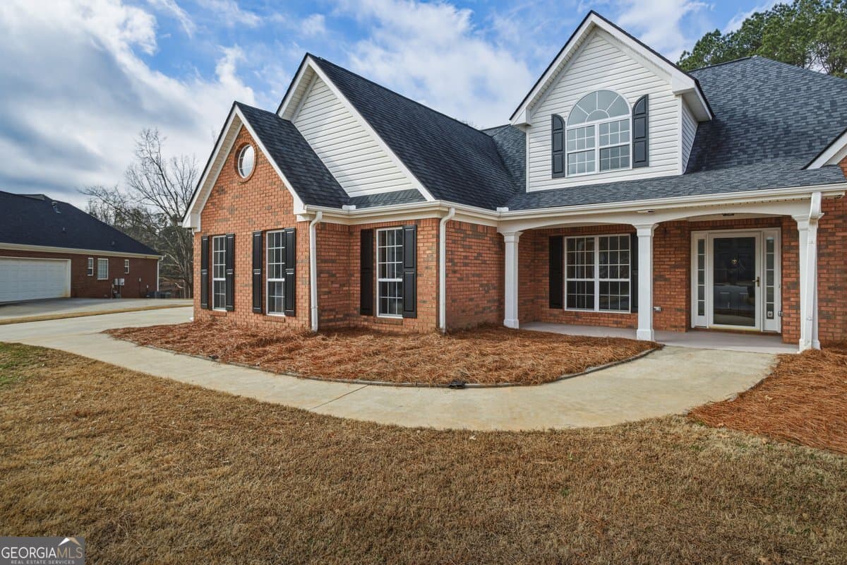 5 bedroom, 3 bathroom, 3,011 sq ft single family residence for sale at 122 Shadow Lake Drive, Conyers, GA 30094 — photo 6