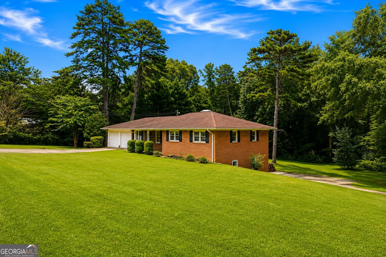 4 bedroom, 3 bathroom, 3,577 sq ft single family residence for sale at 128 Scott Circle, Toccoa, GA 30577 — photo 3
