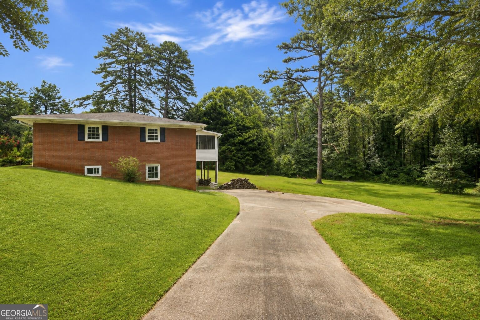 4 bedroom, 3 bathroom, 3,577 sq ft single family residence for sale at 128 Scott Circle, Toccoa, GA 30577 — photo 5