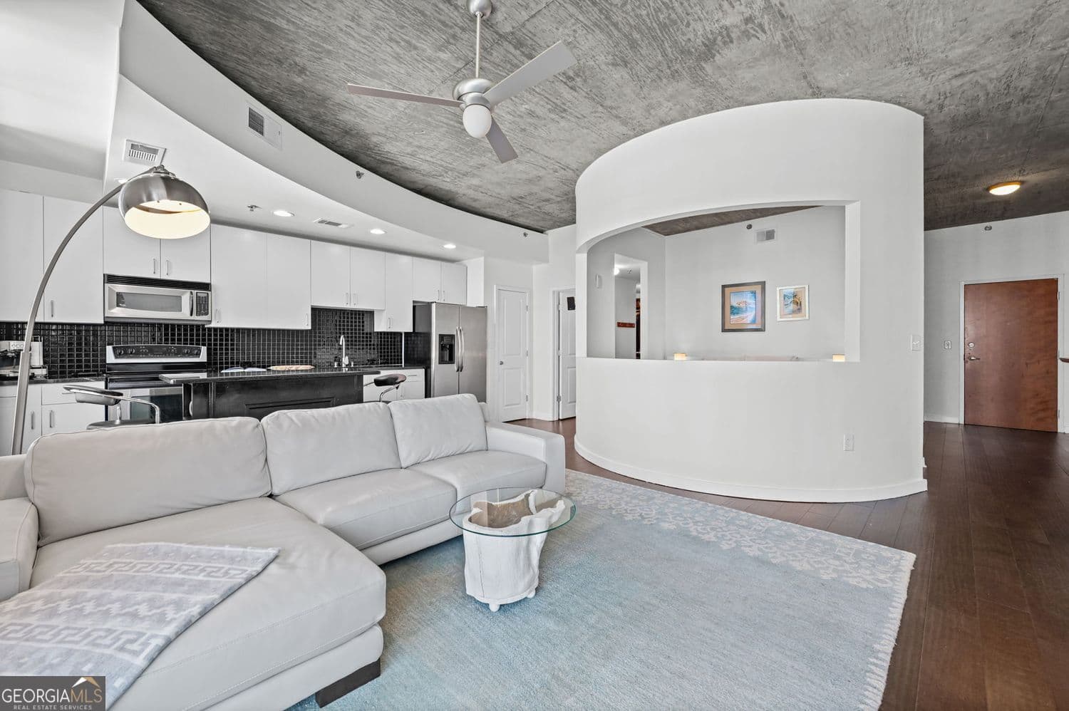 1 bedroom, 1 bathroom, 790 sq ft condominium for sale at 250 Pharr Road 1304, Atlanta, GA 30305 — photo 2