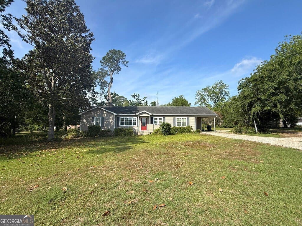3 bedroom, 2 bathroom, 1,707 sq ft single family residence for sale at 905 Goodman Street, Sparks, GA 31647 — photo 2