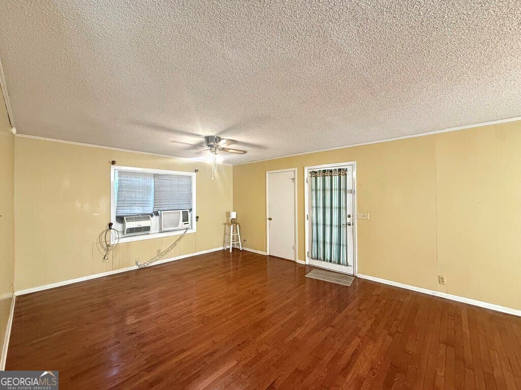 3 bedroom, 2 bathroom, 1,707 sq ft single family residence for sale at 905 Goodman Street, Sparks, GA 31647 — photo 5