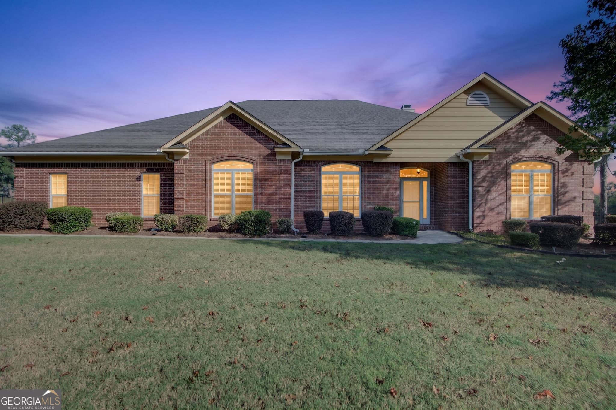 4 bedroom, 3.5 bathroom, 3,200 sq ft single family residence for sale at 6502 Yellowstone Way, Lizella, GA 31052 — photo 2