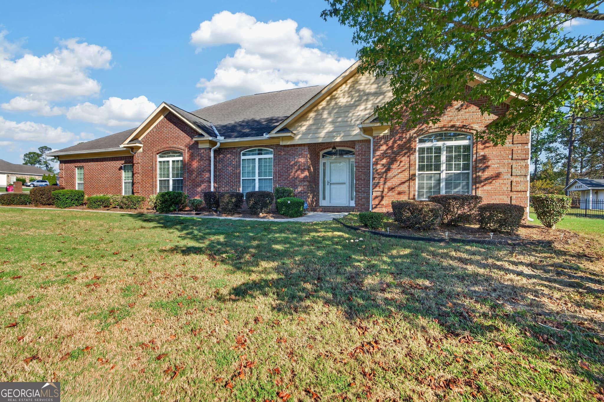 4 bedroom, 3.5 bathroom, 3,200 sq ft single family residence for sale at 6502 Yellowstone Way, Lizella, GA 31052 — photo 3