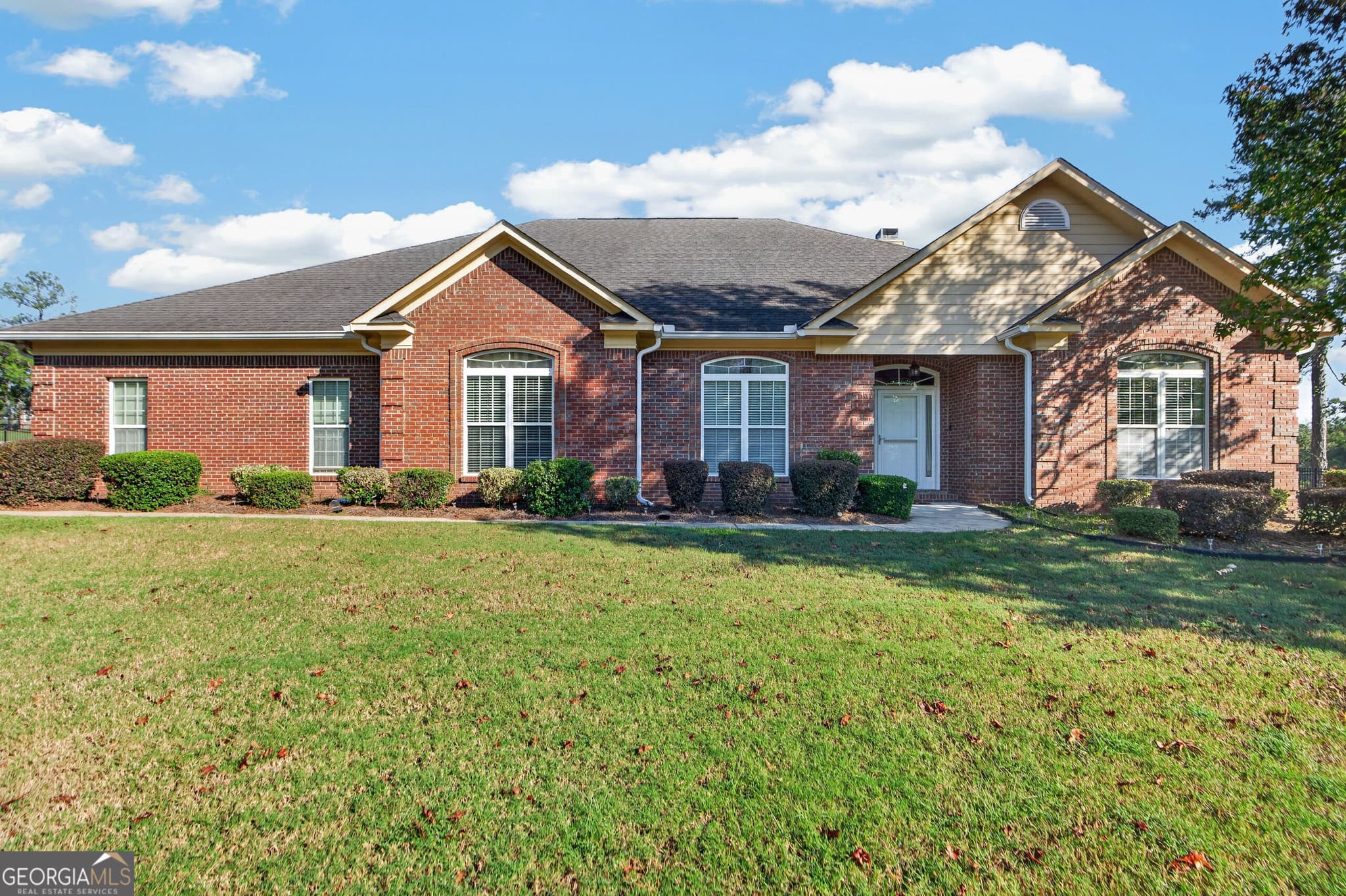 4 bedroom, 3.5 bathroom, 3,200 sq ft single family residence for sale at 6502 Yellowstone Way, Lizella, GA 31052 — photo 1 of 41