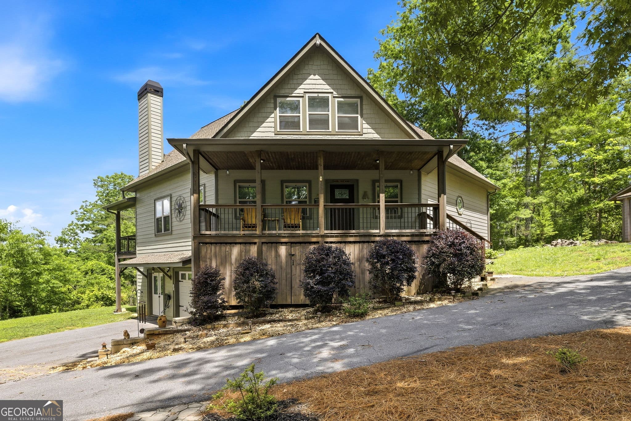 3 bedroom, 2.5 bathroom, 2,280 sq ft single family residence sold at 915 Sillycook Trail, Clarkesville, GA 30523