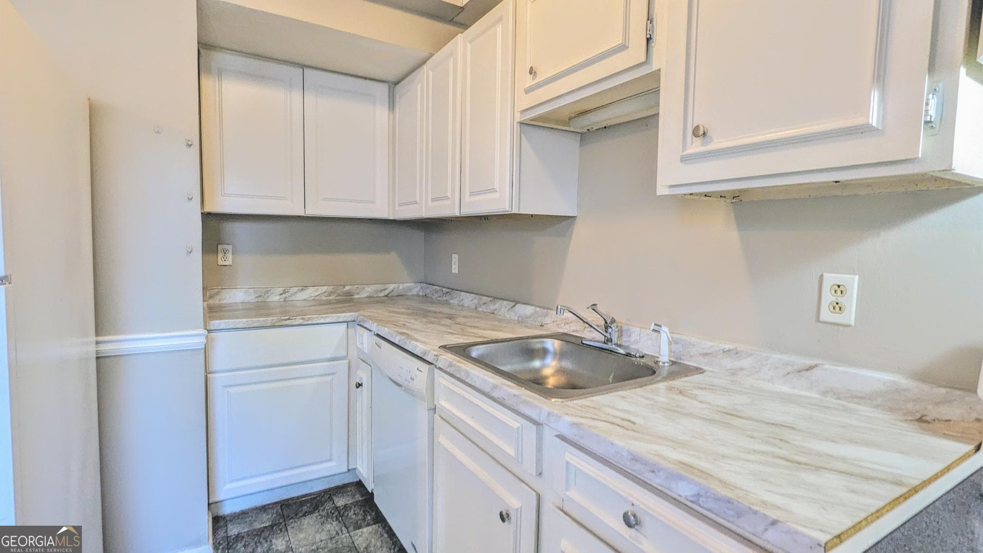 2 bedroom, 1 bathroom, 928 sq ft condominium for rent at 1235 Riverside Drive F5, Gainesville, GA 30501 for $1,350 a month — photo 7