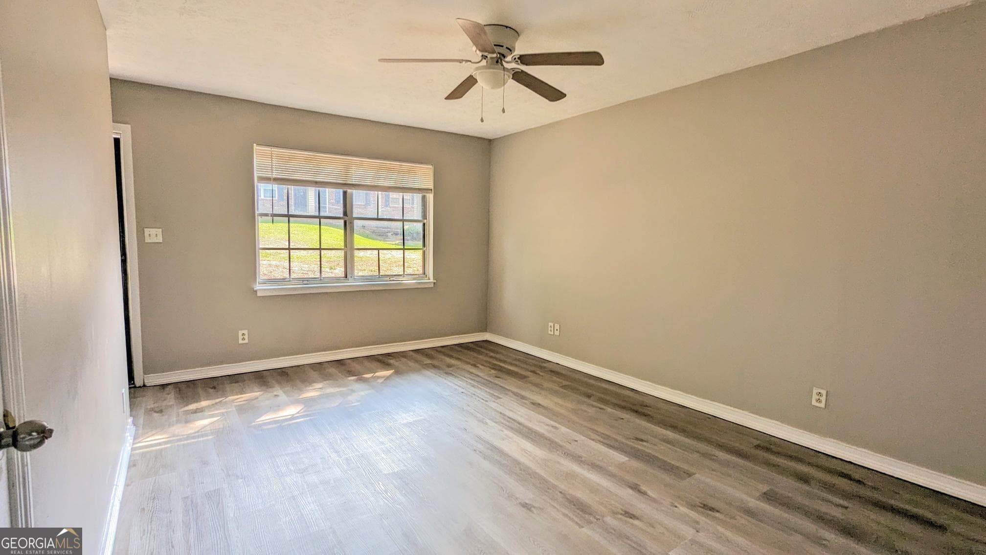 2 bedroom, 1 bathroom, 928 sq ft condominium for rent at 1235 Riverside Drive F5, Gainesville, GA 30501 for $1,350 a month — photo 3