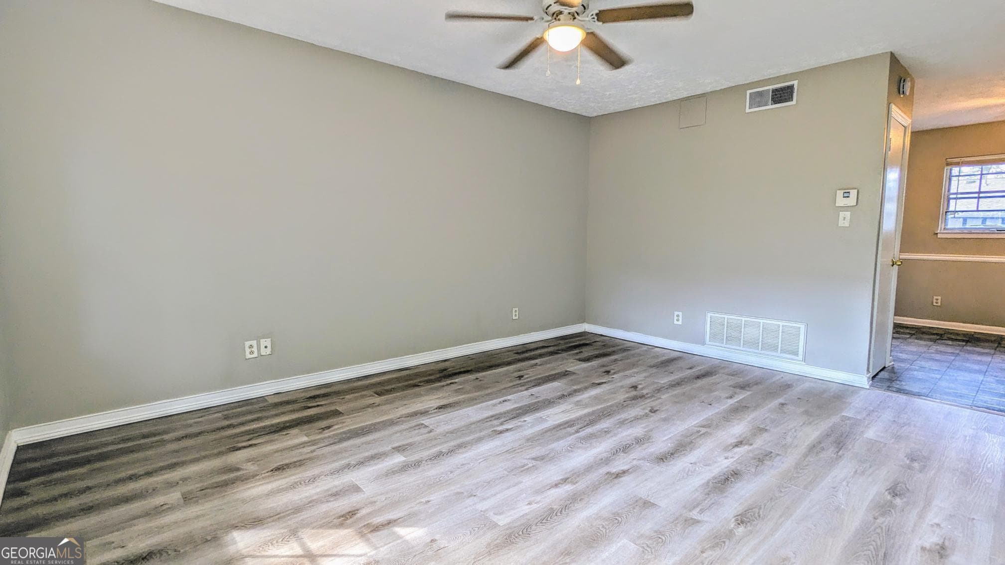 2 bedroom, 1 bathroom, 928 sq ft condominium for rent at 1235 Riverside Drive F5, Gainesville, GA 30501 for $1,350 a month — photo 1 of 18