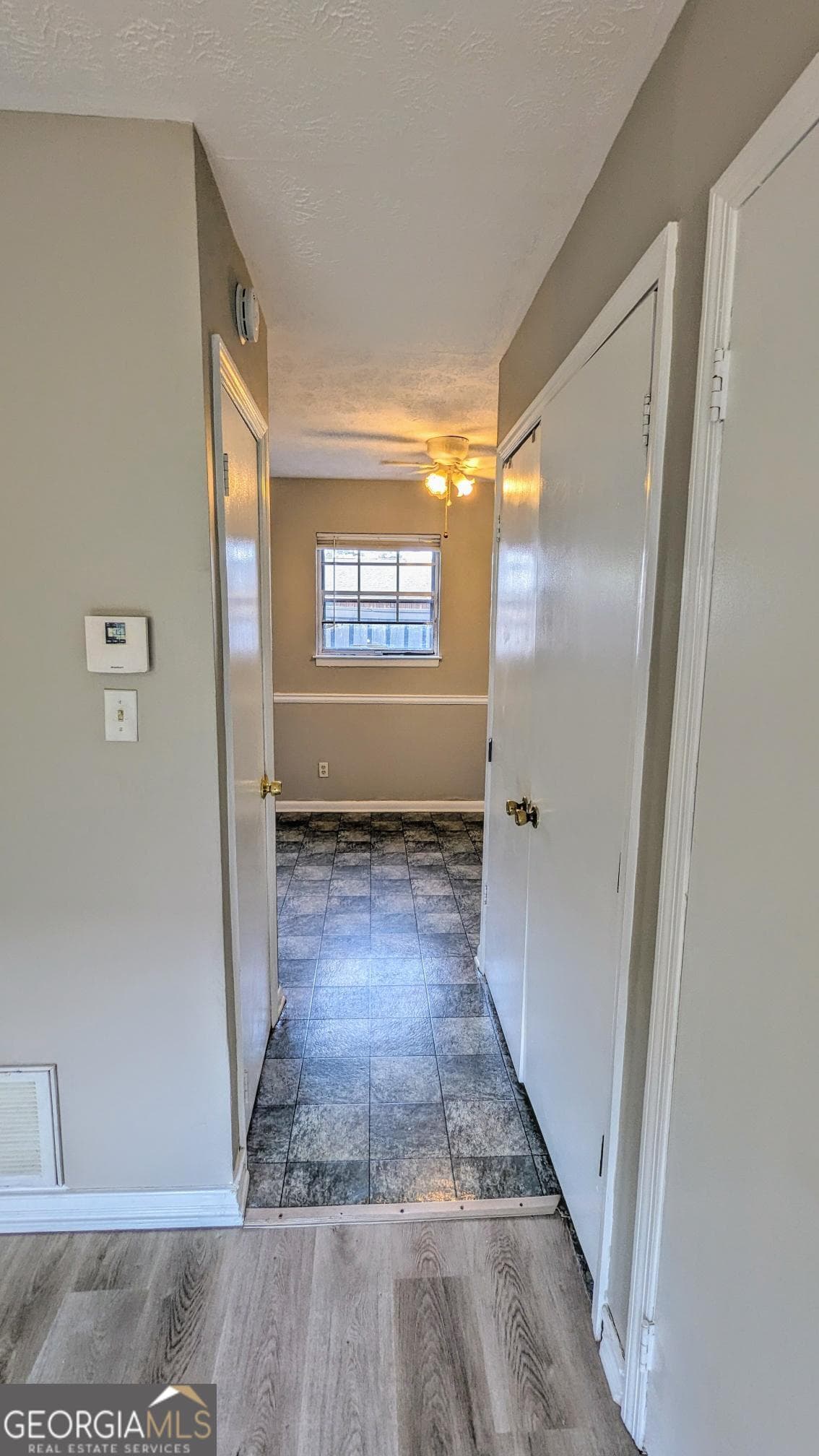 2 bedroom, 1 bathroom, 928 sq ft condominium for rent at 1235 Riverside Drive F5, Gainesville, GA 30501 for $1,350 a month — photo 4
