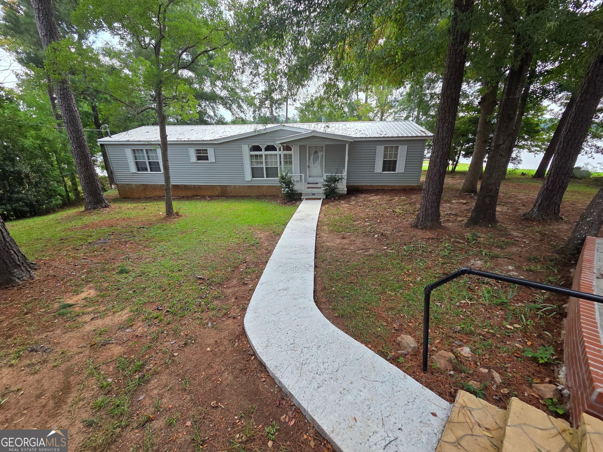 3 bedroom, 2 bathroom, 1,344 sq ft single family residence for sale at 151 Island Creek Drive, Sparta, GA 31087 — photo 1 of 33