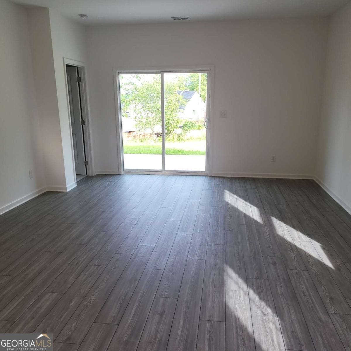 5 bedroom, 2.5 bathroom, 2,388 sq ft single family residence for rent at 448 Golden Eagle Parkway, Braselton, GA 30517 for $2,300 a month — photo 4