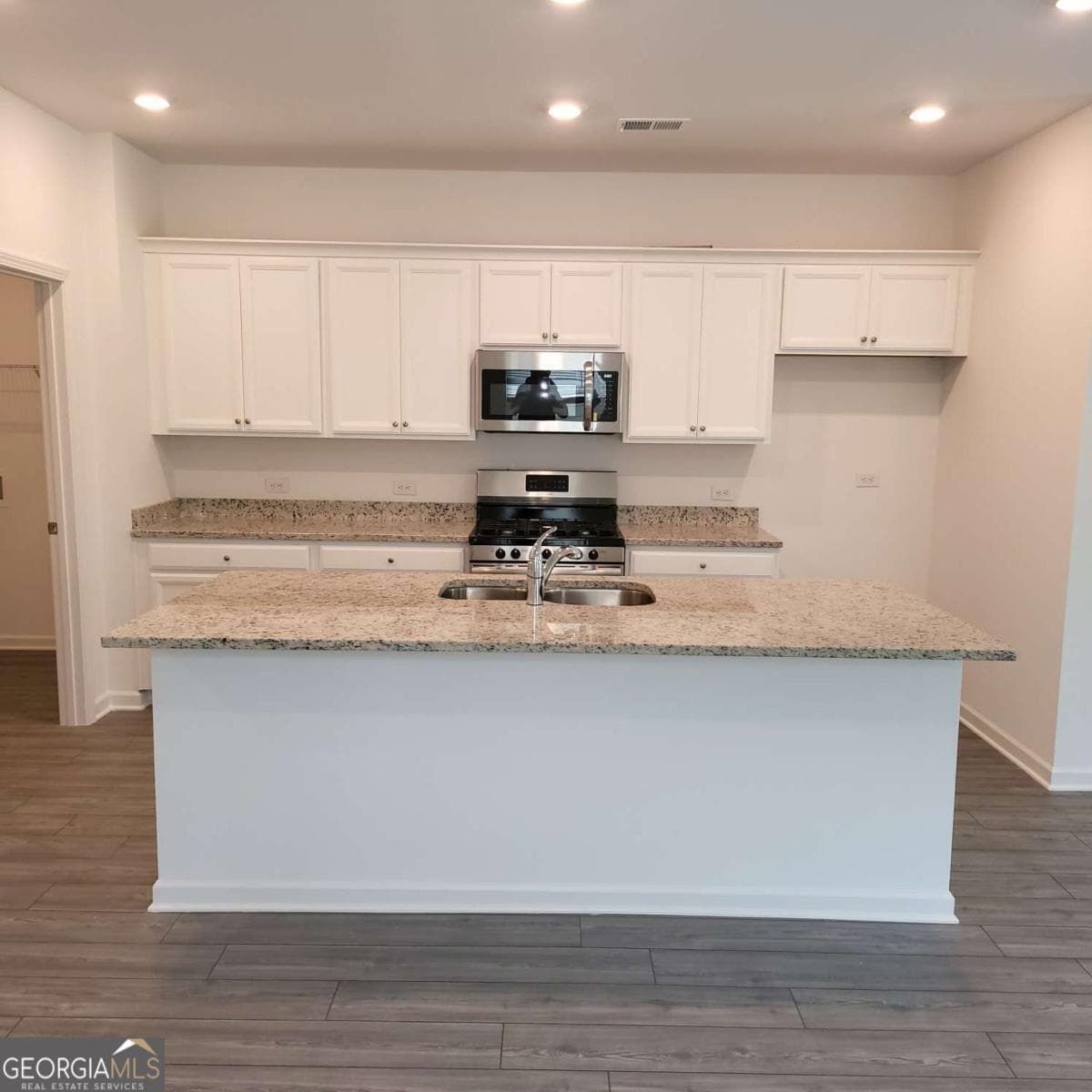 5 bedroom, 2.5 bathroom, 2,388 sq ft single family residence for rent at 448 Golden Eagle Parkway, Braselton, GA 30517 for $2,300 a month — photo 8