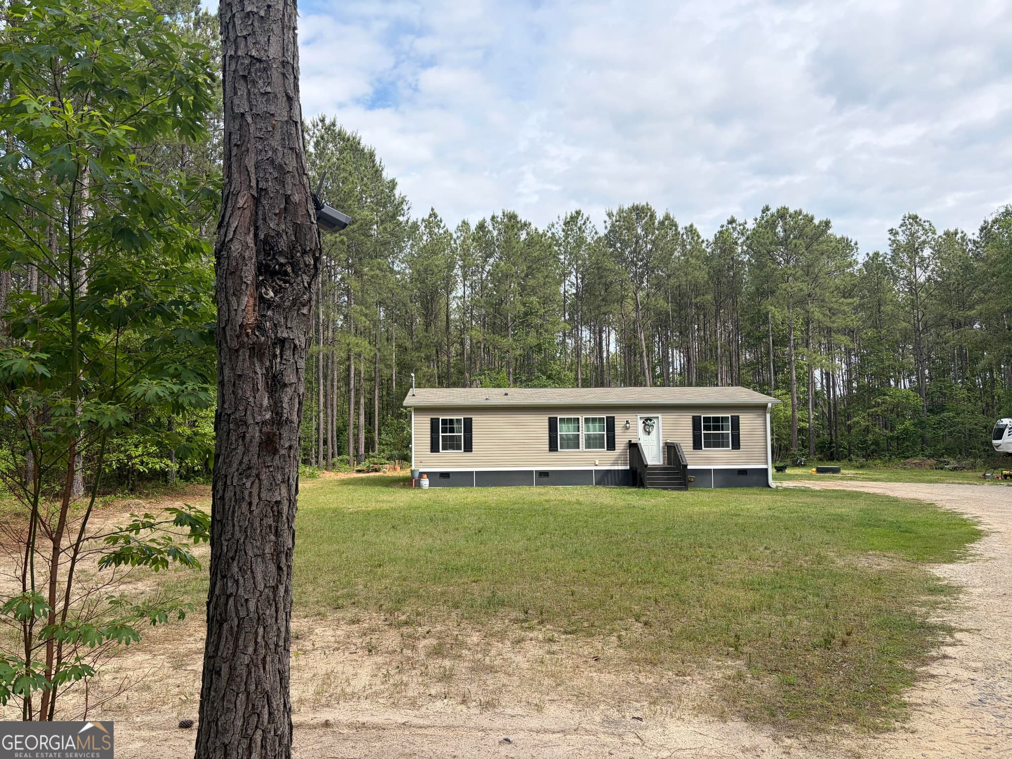 3 bedroom, 2 bathroom, 1,344 sq ft single family residence for sale at 645 Bent Knee Road, Keysville, GA 30816 — photo 3