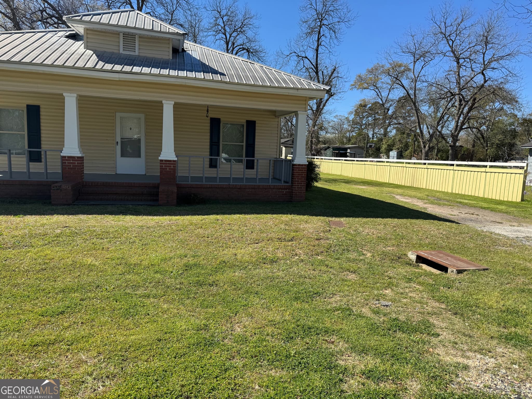 3 bedroom, 2 bathroom, 1,680 sq ft single family residence for sale at 705 W 14TH Avenue, Cordele, GA 31015 — photo 2