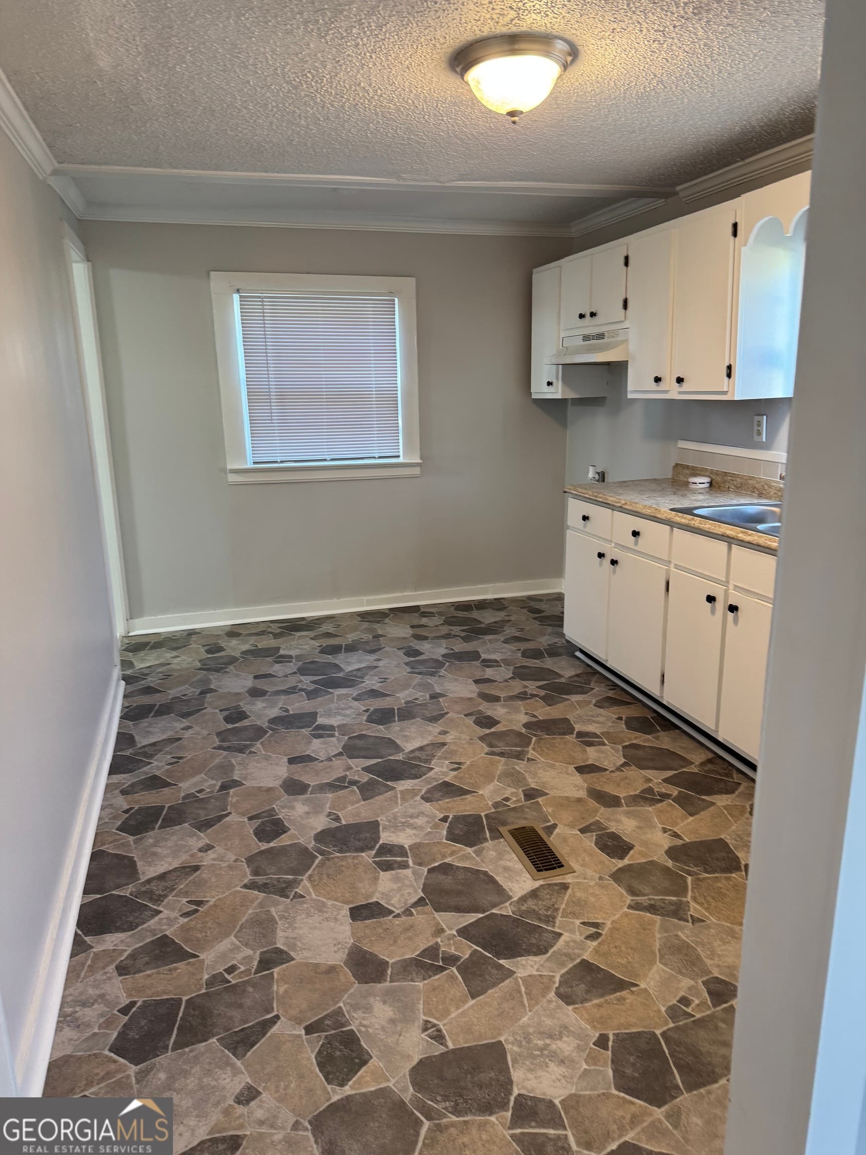 3 bedroom, 2 bathroom, 1,680 sq ft single family residence for sale at 705 W 14TH Avenue, Cordele, GA 31015 — photo 7
