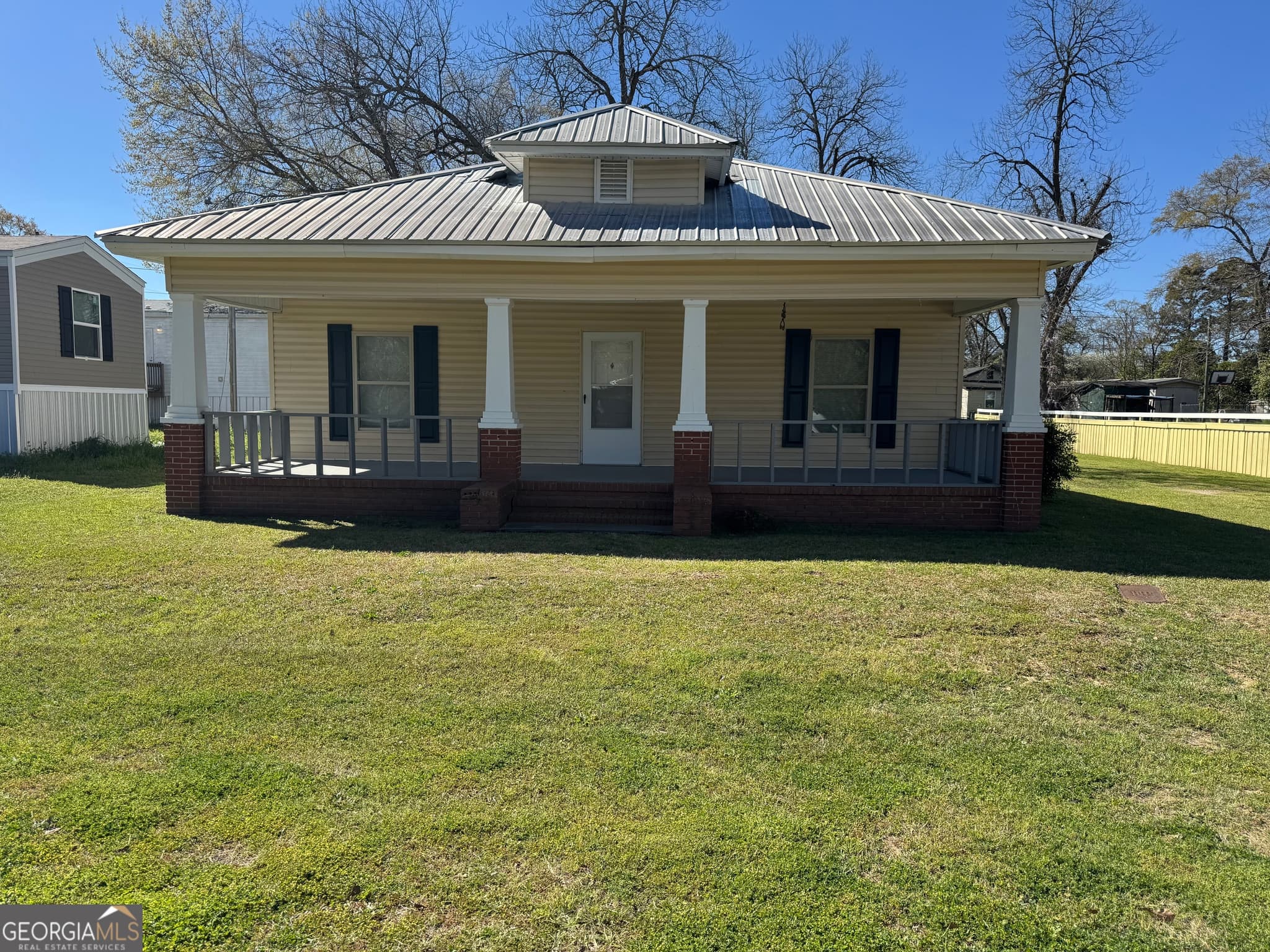 3 bedroom, 2 bathroom, 1,680 sq ft single family residence for sale at 705 W 14TH Avenue, Cordele, GA 31015 — photo 3
