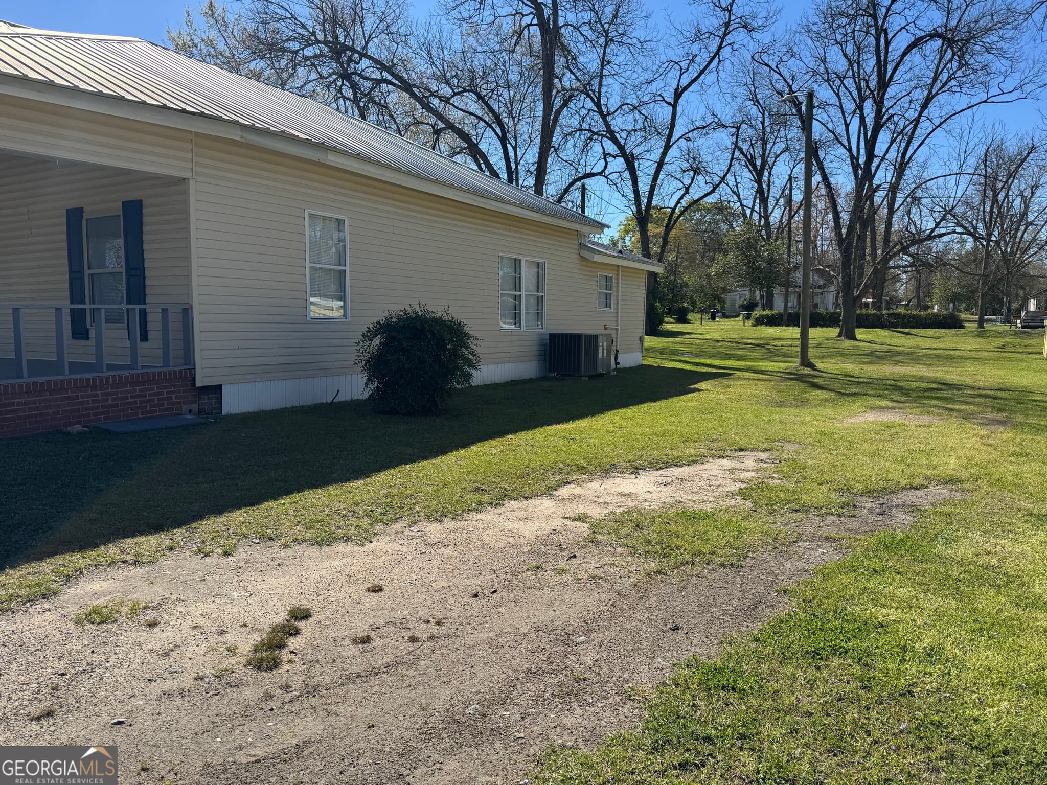 3 bedroom, 2 bathroom, 1,680 sq ft single family residence for sale at 705 W 14TH Avenue, Cordele, GA 31015 — photo 4