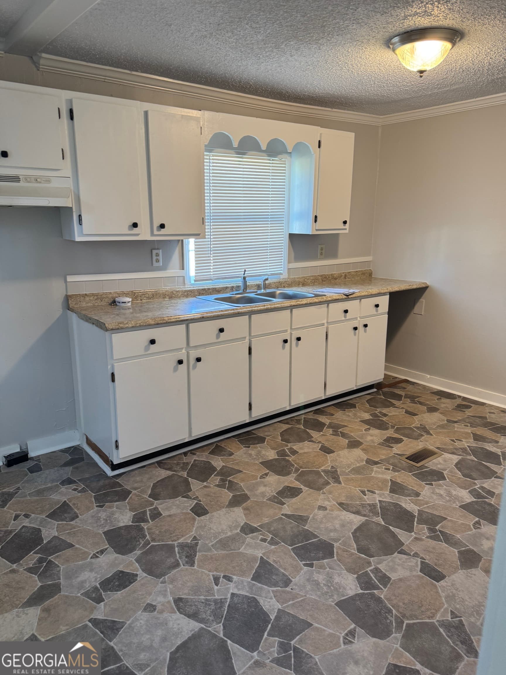 3 bedroom, 2 bathroom, 1,680 sq ft single family residence for sale at 705 W 14TH Avenue, Cordele, GA 31015 — photo 8