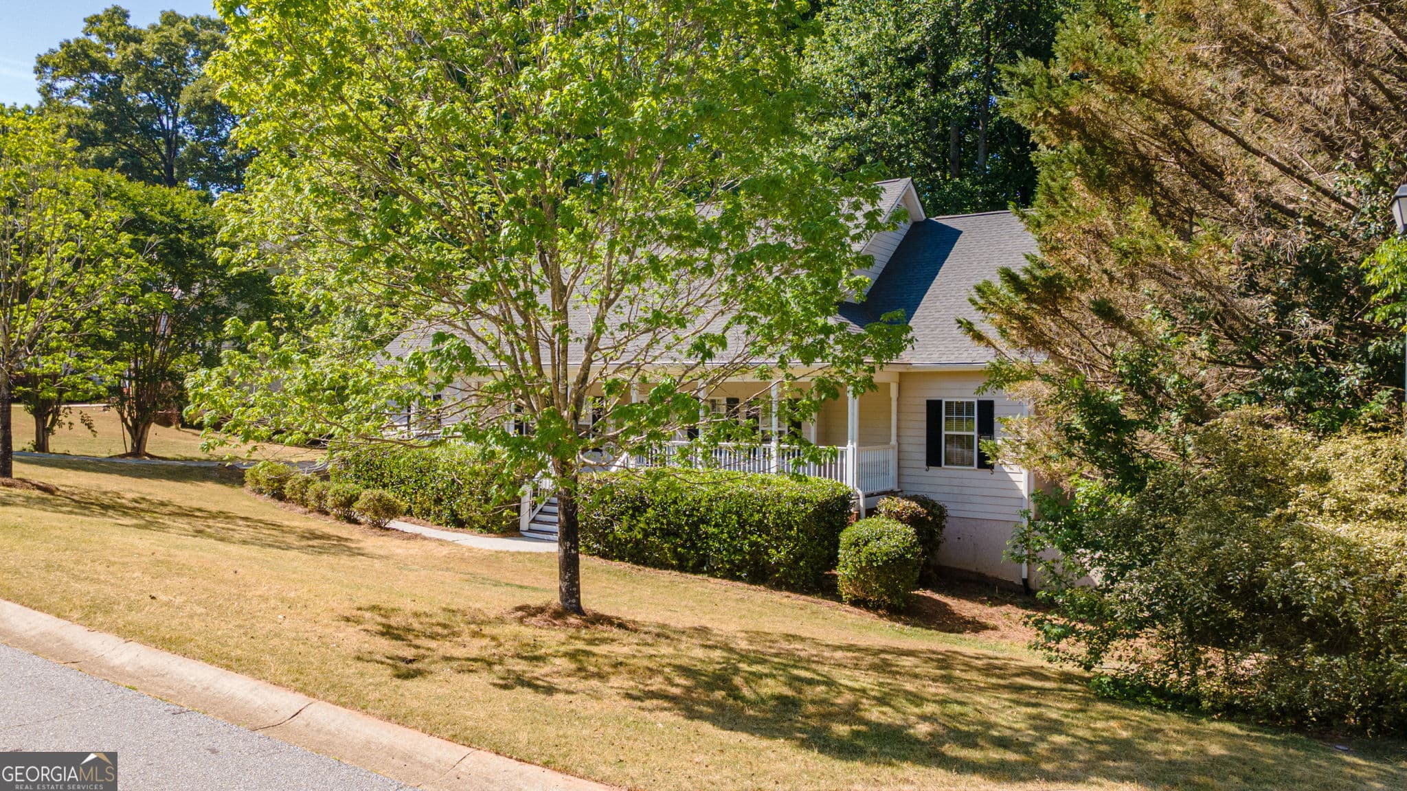 5 bedroom, 3.5 bathroom, 3,756 sq ft single family residence for sale at 149 Walnut Ridge Drive, Hoschton, GA 30548 — photo 6
