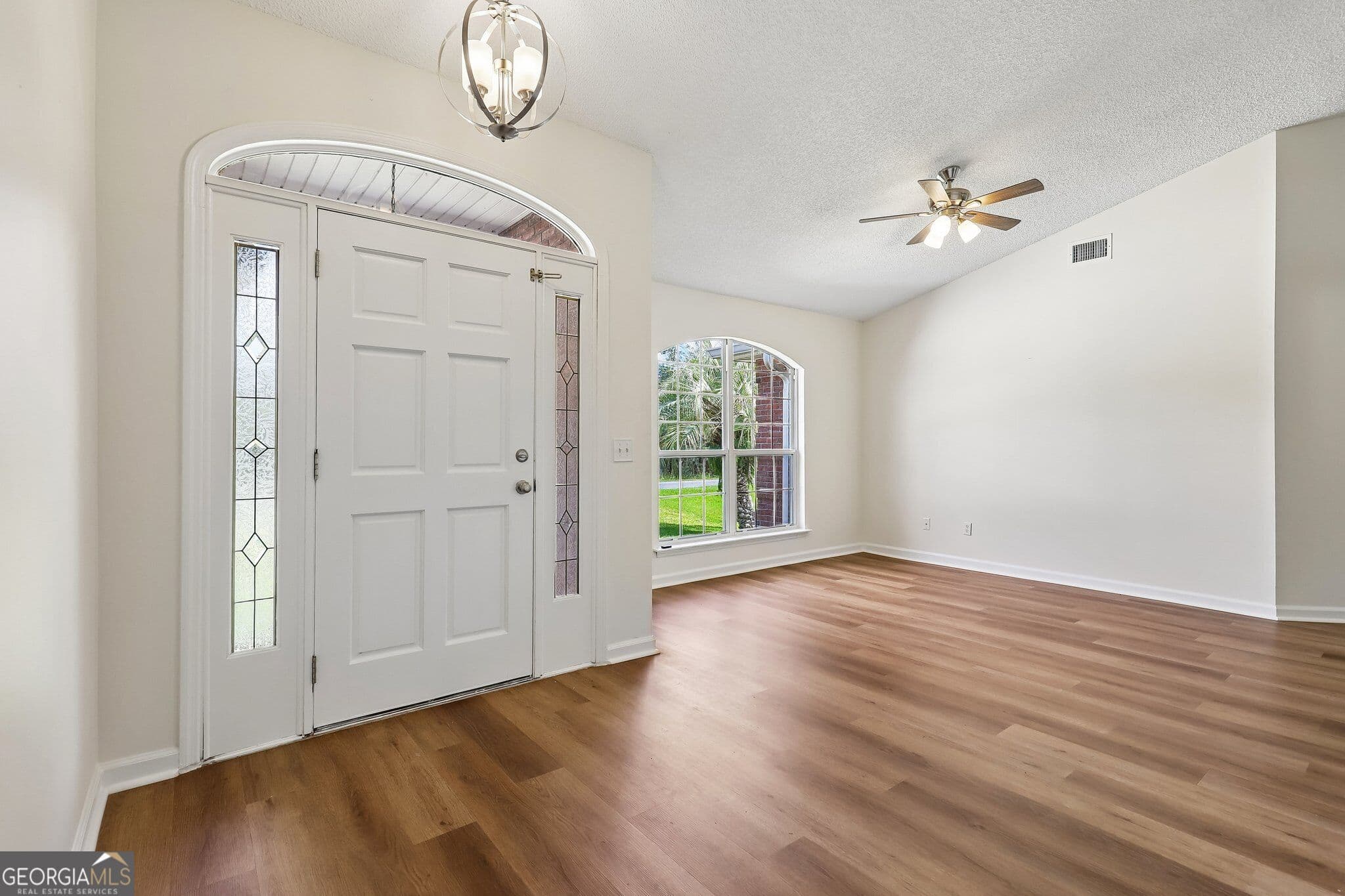 4 bedroom, 2 bathroom, 2,253 sq ft single family residence for sale at 601 Bartlett Street, St. Marys, GA 31558 — photo 2