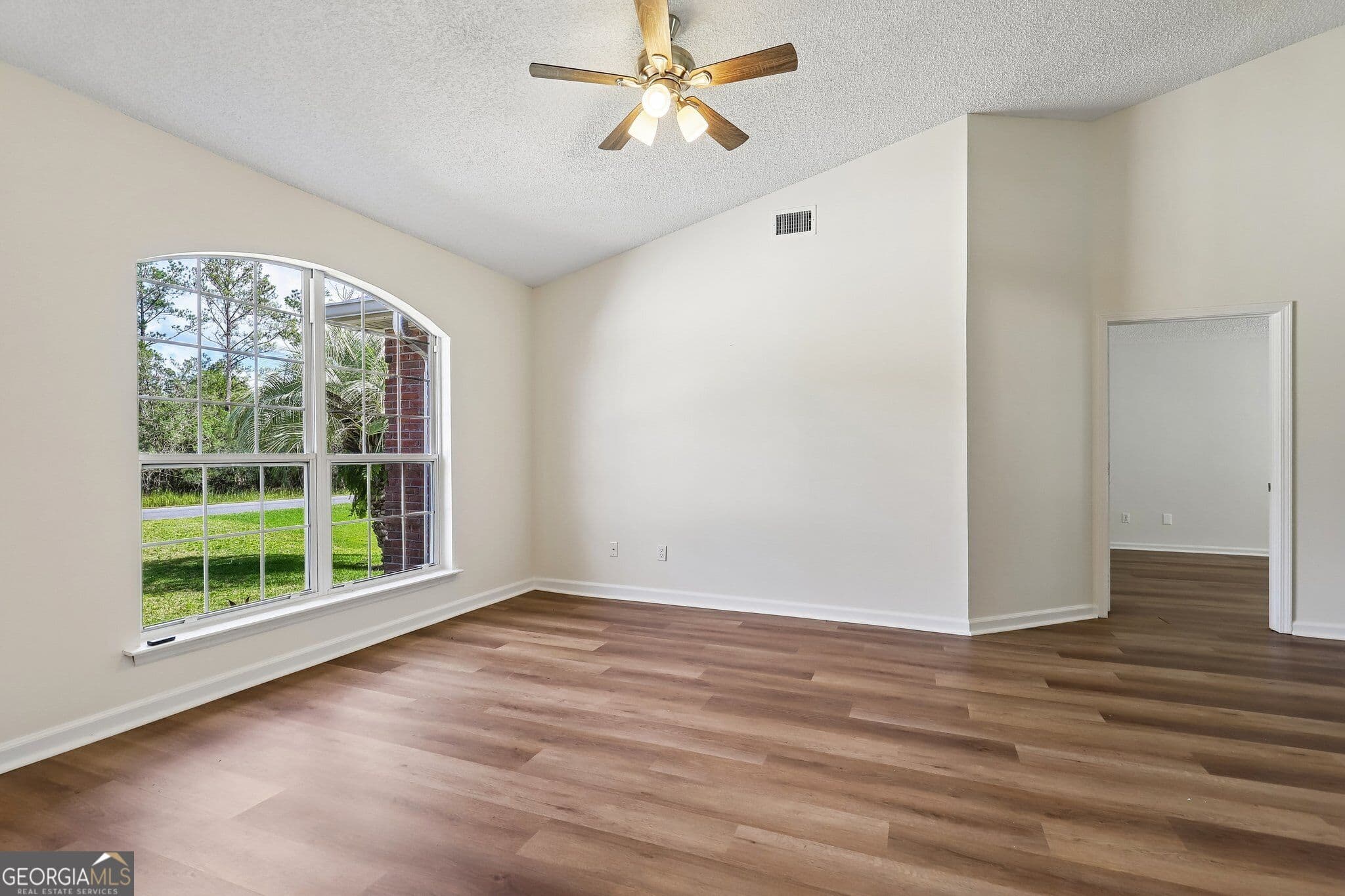 4 bedroom, 2 bathroom, 2,253 sq ft single family residence for sale at 601 Bartlett Street, St. Marys, GA 31558 — photo 3