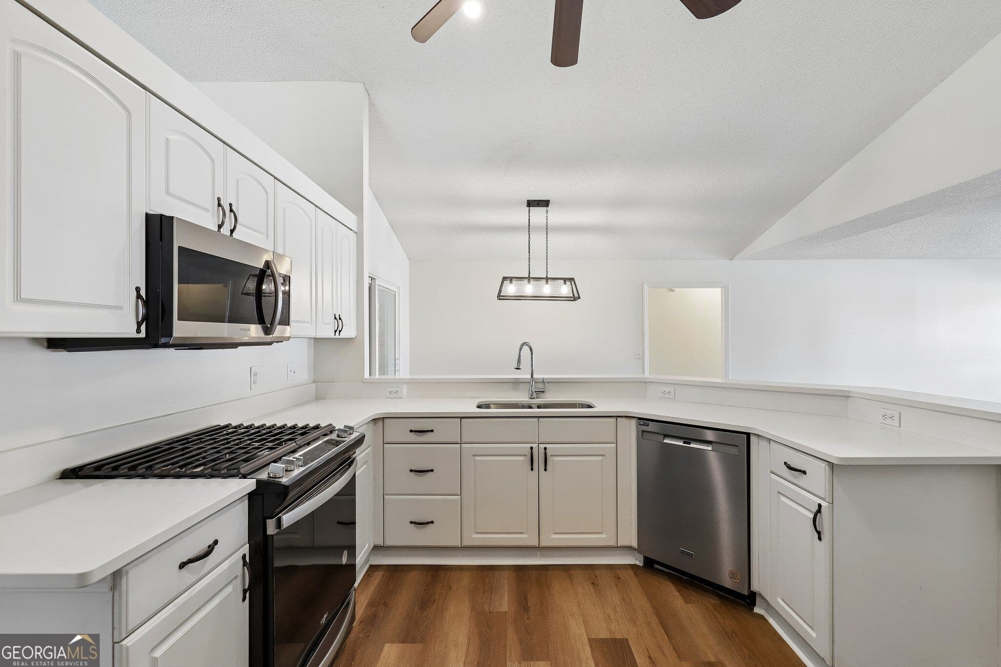 4 bedroom, 2 bathroom, 2,253 sq ft single family residence for sale at 601 Bartlett Street, St. Marys, GA 31558 — photo 9