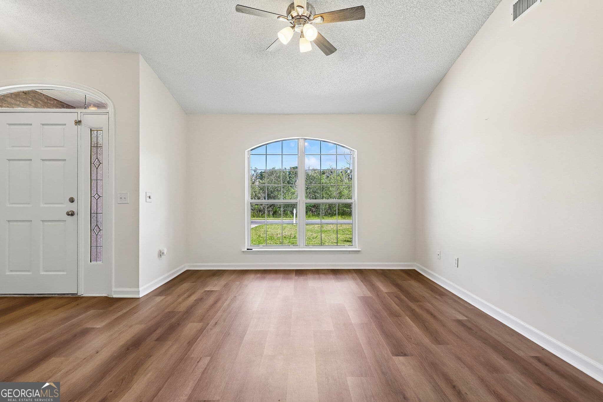 4 bedroom, 2 bathroom, 2,253 sq ft single family residence for sale at 601 Bartlett Street, St. Marys, GA 31558 — photo 4