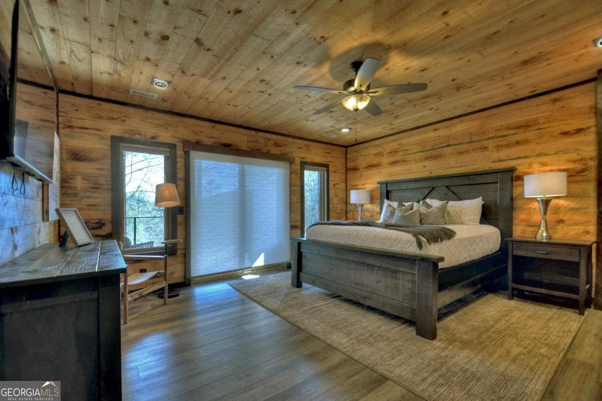 4 bedroom, 3.5 bathroom, 4,495 sq ft cabin,single family residence for sale at 188 Paul Drive, Blue Ridge, GA 30513 — photo 9