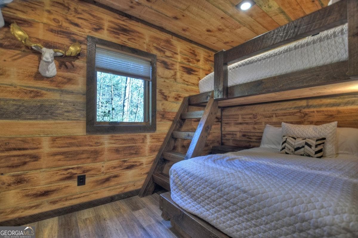 4 bedroom, 3.5 bathroom, 4,495 sq ft cabin,single family residence for sale at 188 Paul Drive, Blue Ridge, GA 30513 — photo 10