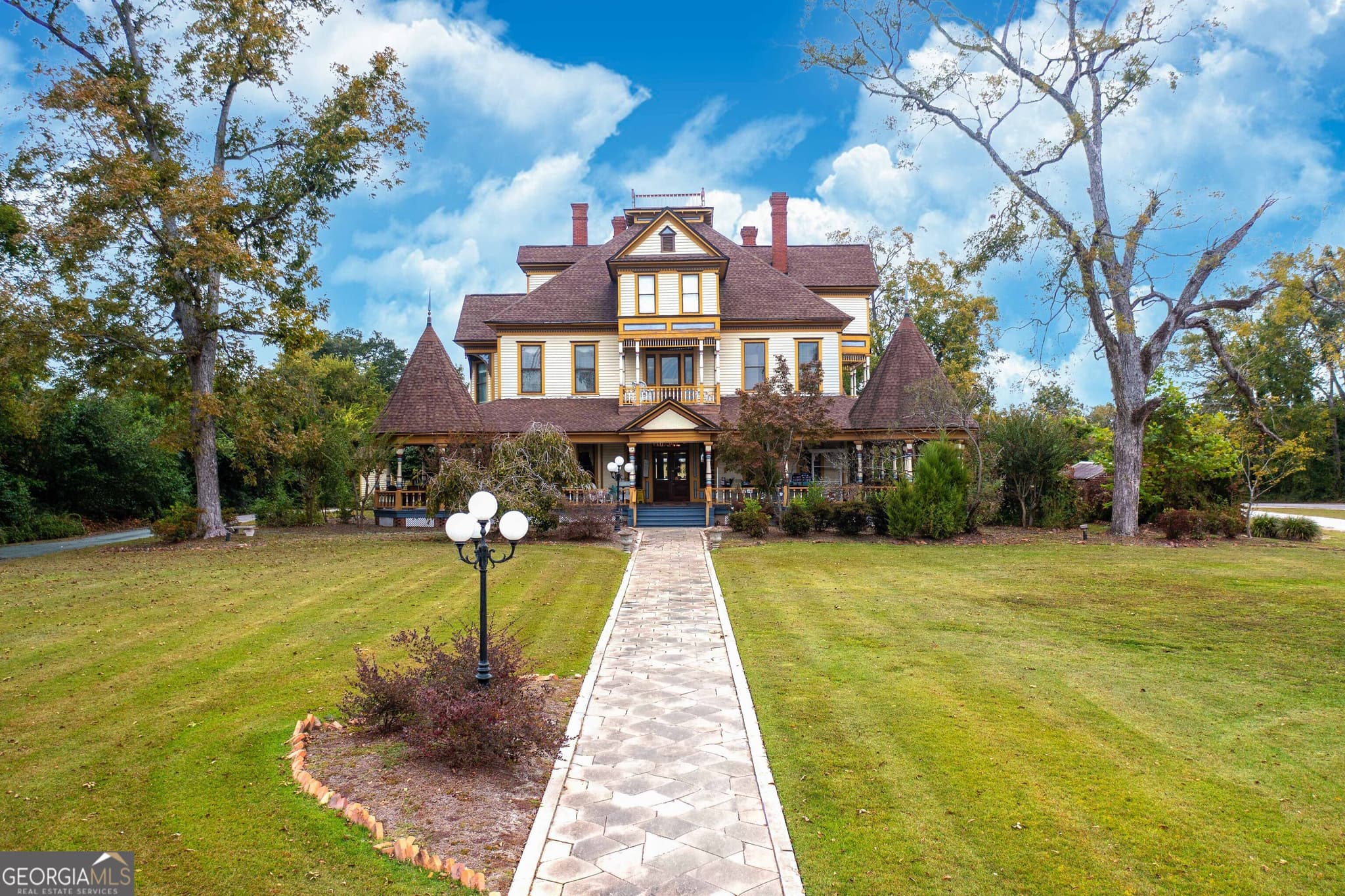 12 bedroom, 10 bathroom, 7,900 sq ft mixed use for sale at 323 N Main Street, Swainsboro, GA 30401 — photo 2