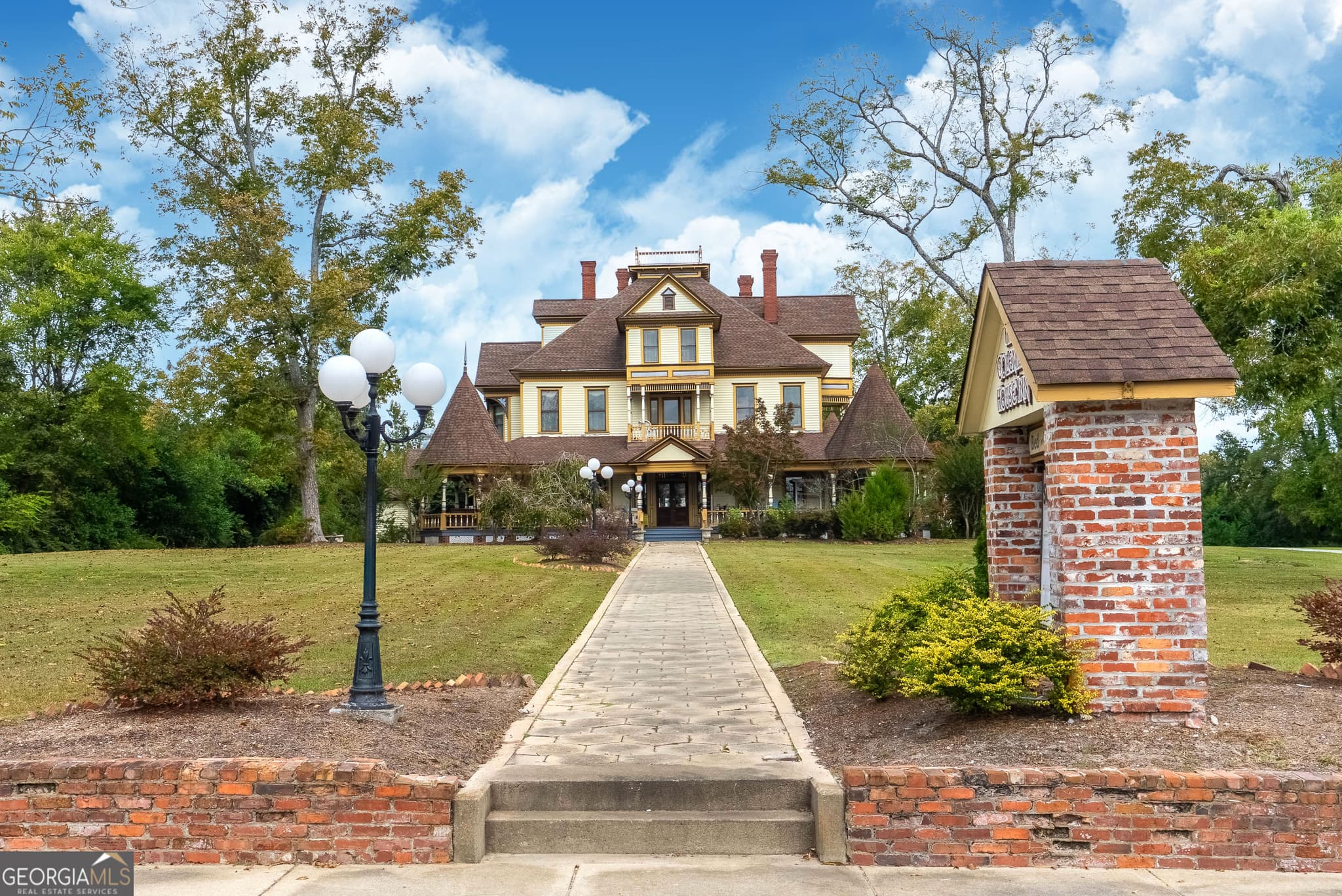 12 bedroom, 10 bathroom, 7,900 sq ft mixed use for sale at 323 N Main Street, Swainsboro, GA 30401 — photo 3