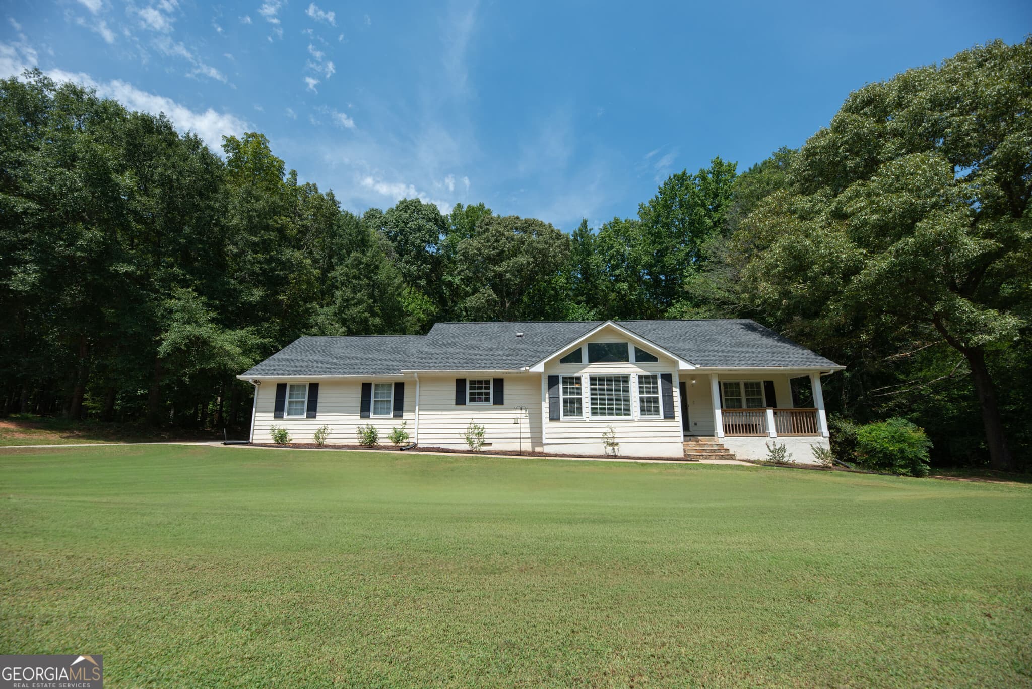 3 bedroom, 2 bathroom, 1,590 sq ft single family residence for sale at 60 Carriage Gate Drive, Sharpsburg, GA 30277 — photo 3