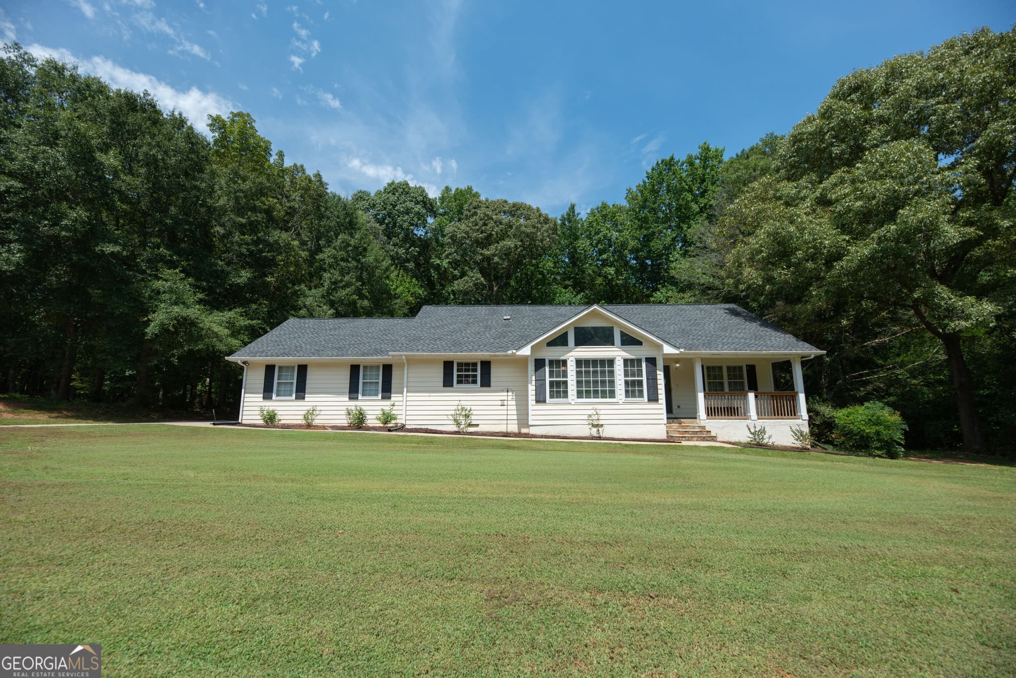 3 bedroom, 2 bathroom, 1,590 sq ft single family residence for sale at 60 Carriage Gate Drive, Sharpsburg, GA 30277 — photo 4