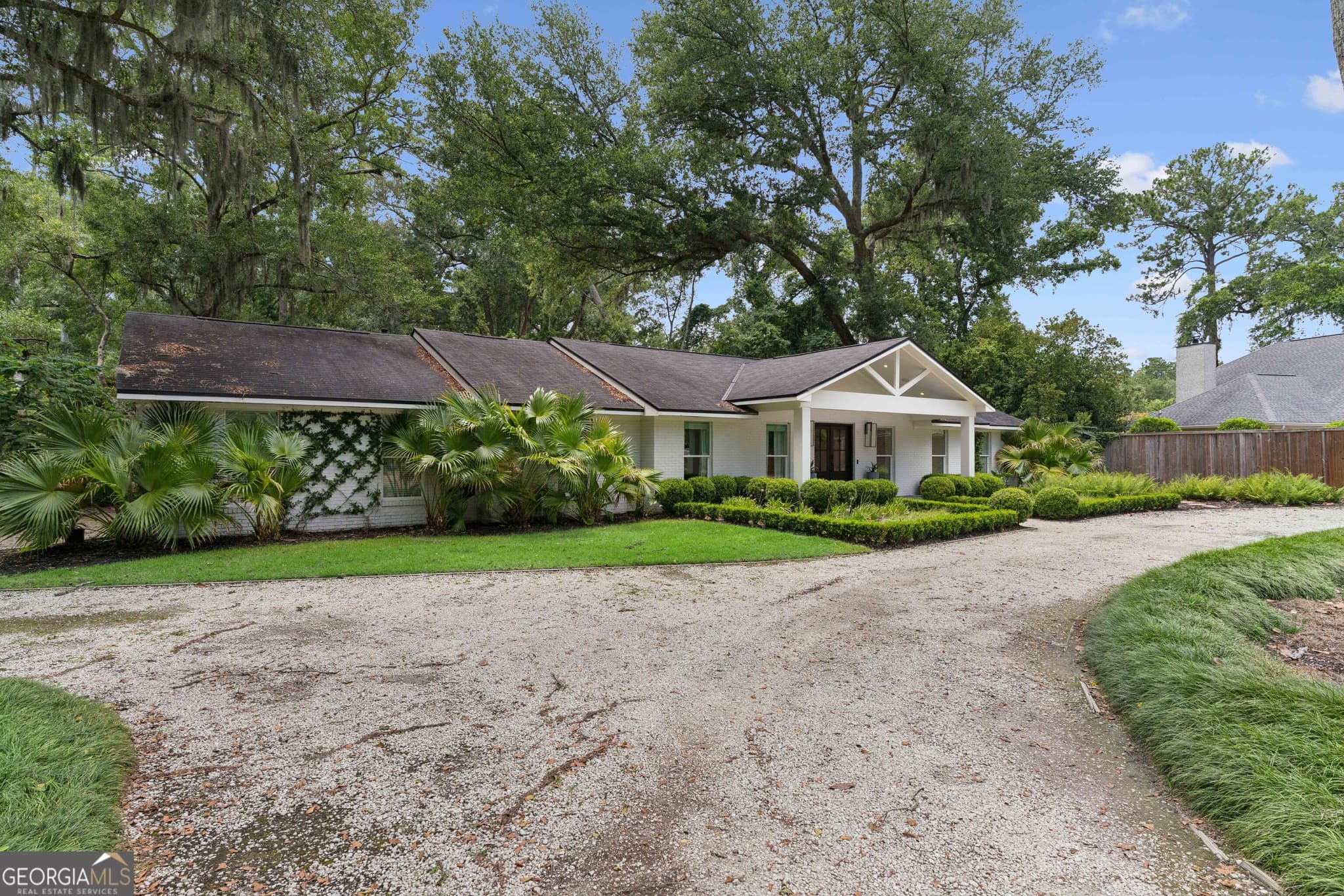 3 bedroom, 2.5 bathroom, 2,260 sq ft single family residence for sale at 4909 Frederica Road, St. Simons, GA 31522 — photo 2