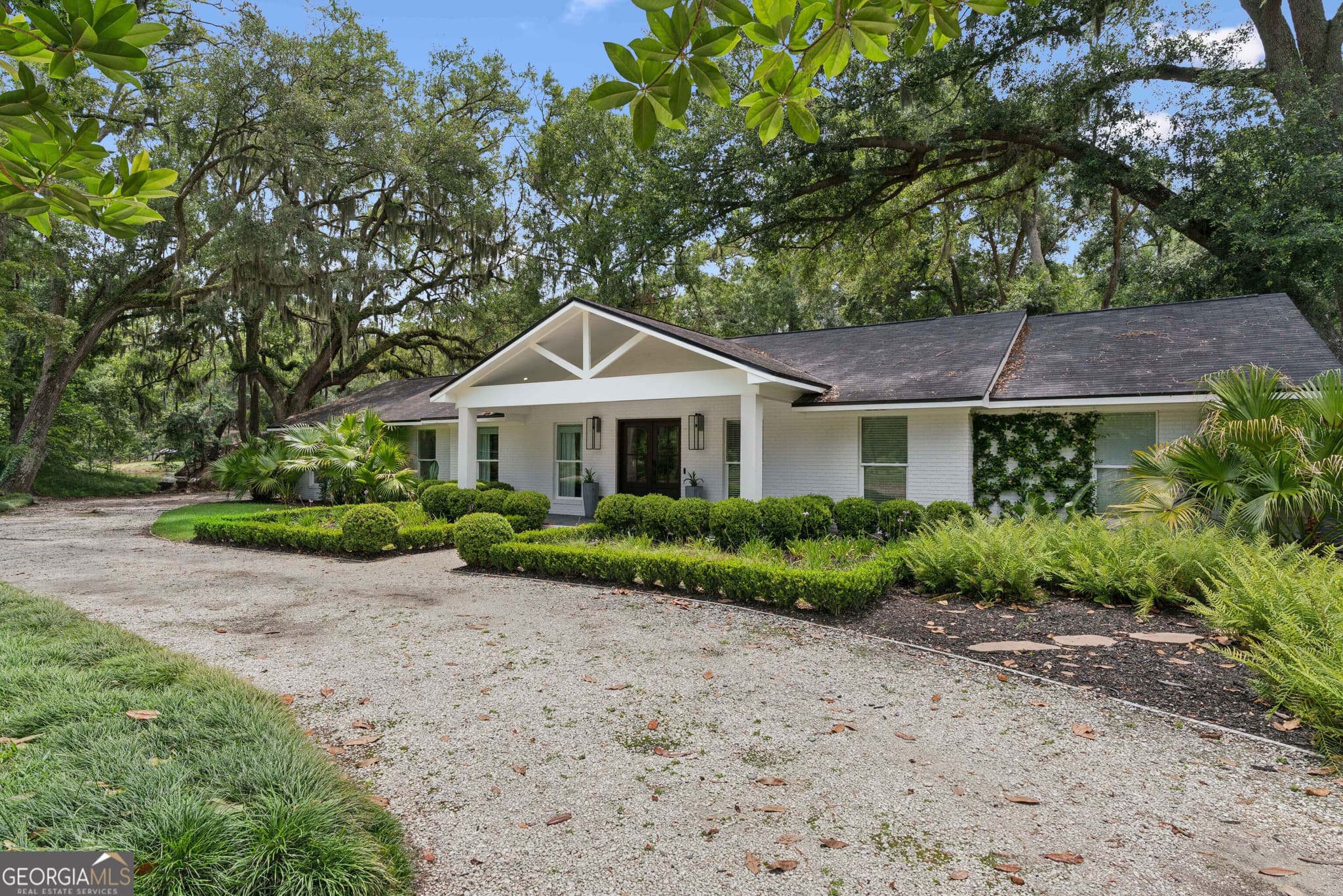 3 bedroom, 2.5 bathroom, 2,260 sq ft single family residence for sale at 4909 Frederica Road, St. Simons, GA 31522 — photo 3