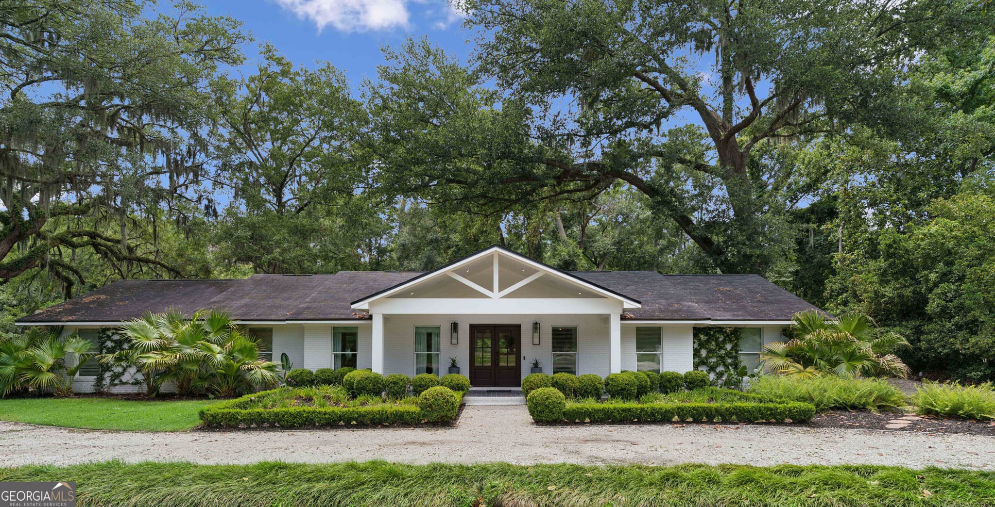 3 bedroom, 2.5 bathroom, 2,260 sq ft single family residence for sale at 4909 Frederica Road, St. Simons, GA 31522 — photo 1 of 46