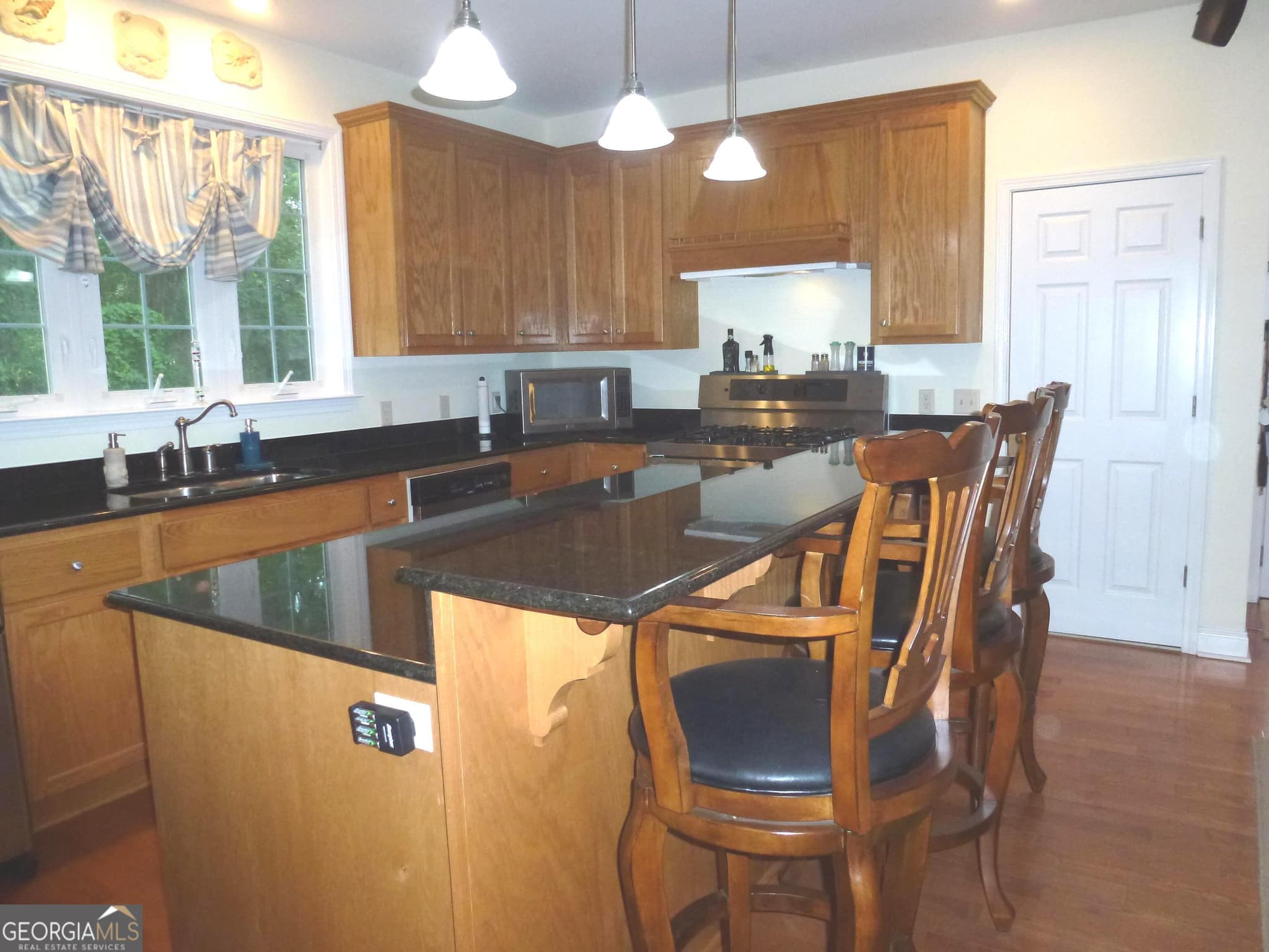 3 bedroom, 3 bathroom, 1,790 sq ft single family residence for sale at 185 Sir Edward Teach Road, Midway, GA 31320 — photo 2