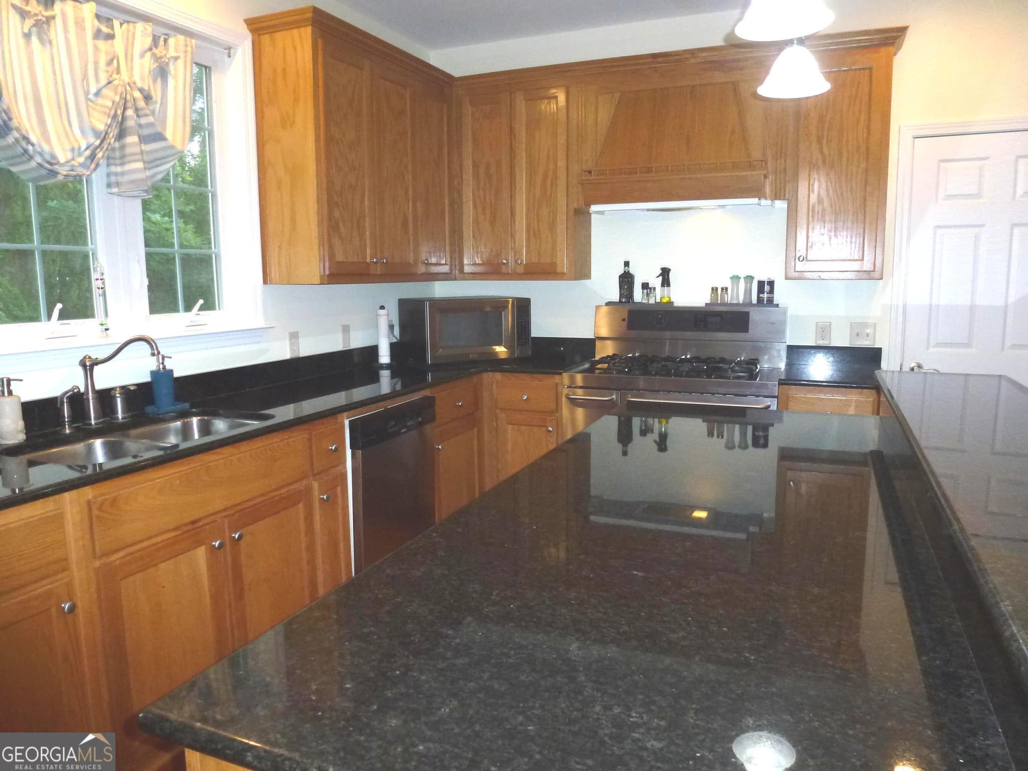 3 bedroom, 3 bathroom, 1,790 sq ft single family residence for sale at 185 Sir Edward Teach Road, Midway, GA 31320 — photo 3
