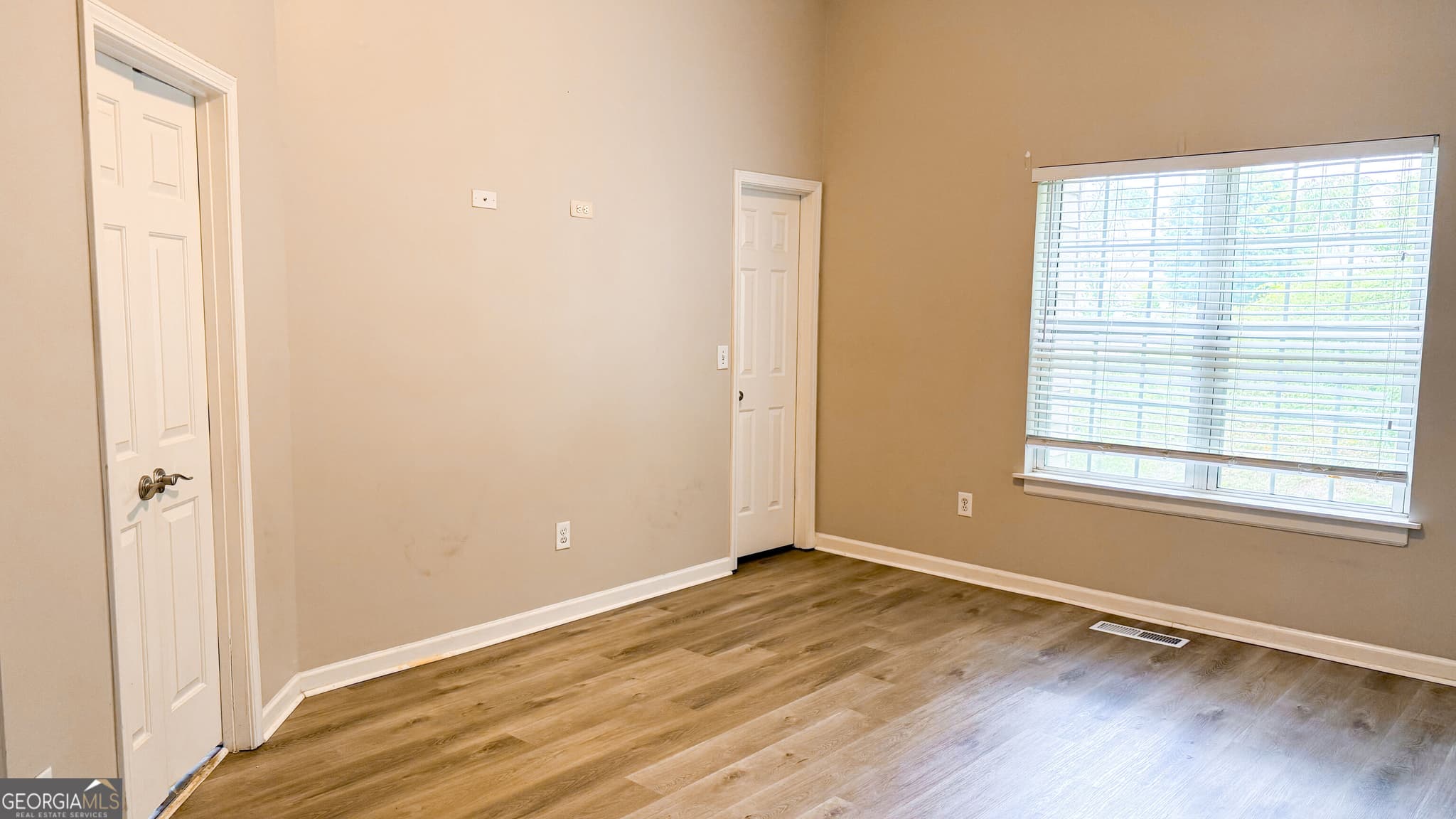 3 bedroom, 2.5 bathroom, 1,913 sq ft single family residence for sale at 3339 Benthollow Lane, Duluth, GA 30096 — photo 7