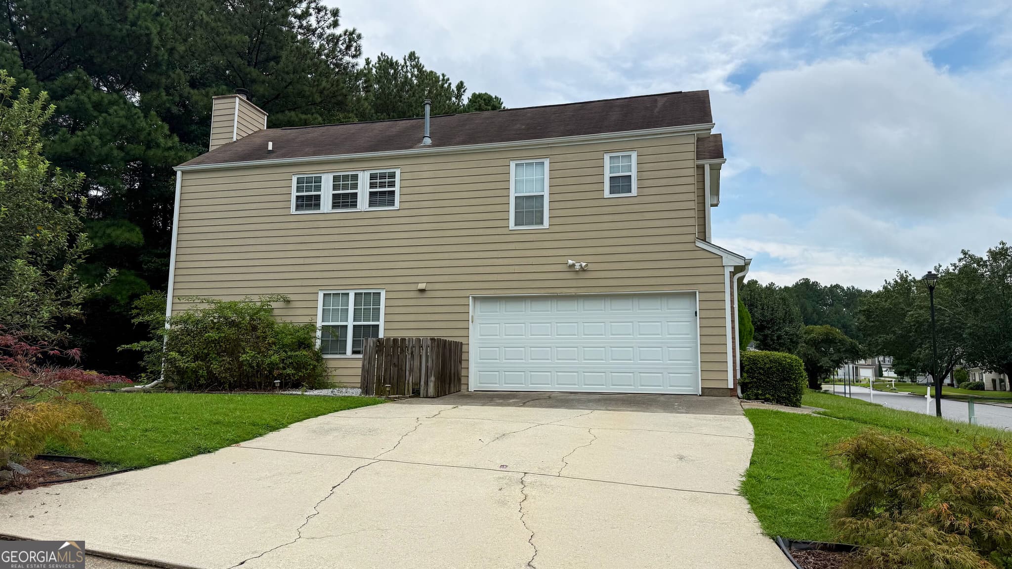 3 bedroom, 2.5 bathroom, 1,913 sq ft single family residence for sale at 3339 Benthollow Lane, Duluth, GA 30096 — photo 3