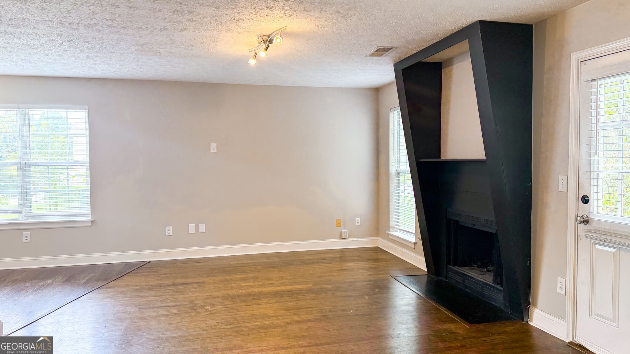 3 bedroom, 2.5 bathroom, 1,913 sq ft single family residence for sale at 3339 Benthollow Lane, Duluth, GA 30096 — photo 9