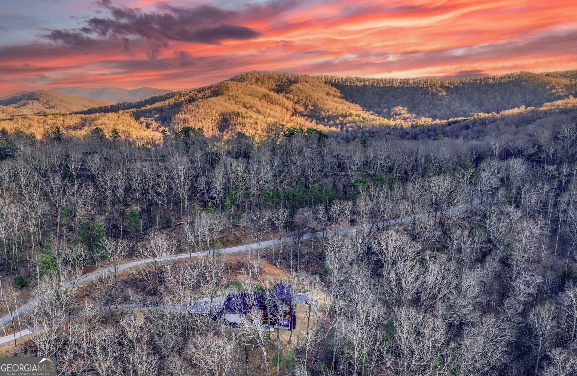 4 bedroom, 4.5 bathroom, 4,355 sq ft single family residence for sale at 1160 Mangums Trail, Blue Ridge, GA 30513 — photo 2