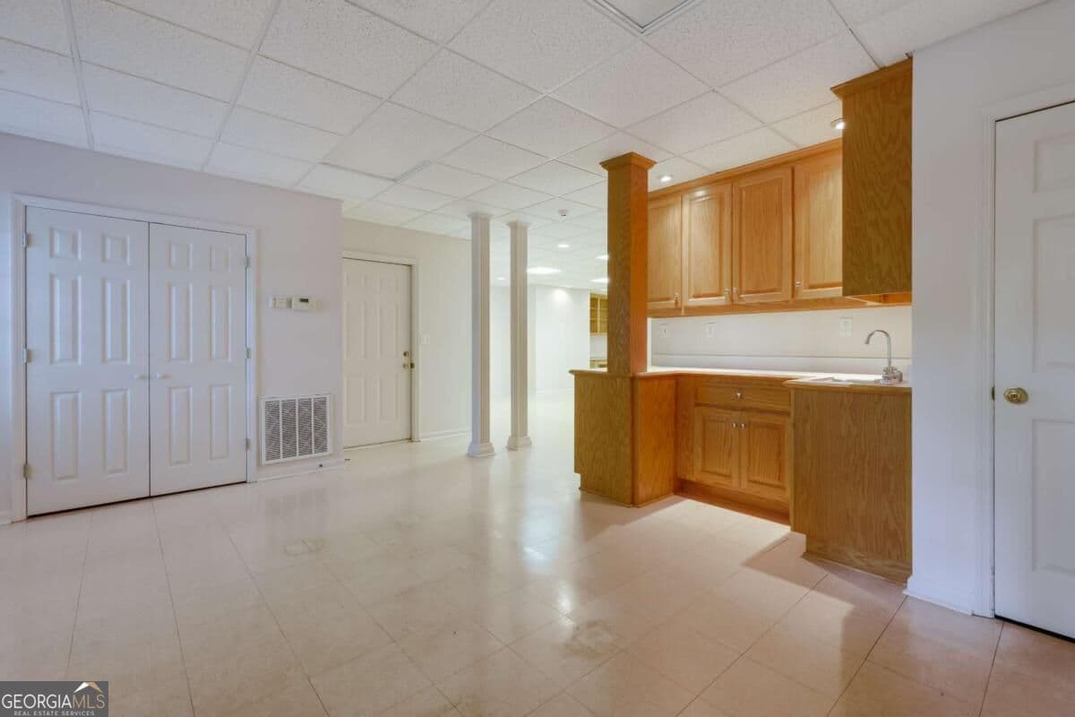4 bedroom, 4.5 bathroom, 5,710 sq ft single family residence for sale at 320 Millstone Circle, Athens, GA 30605 — photo 3