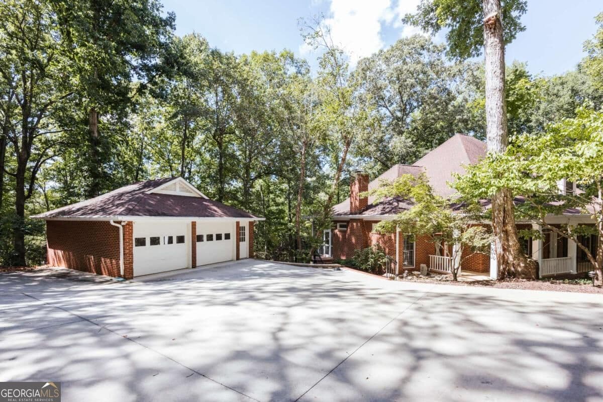 4 bedroom, 4.5 bathroom, 5,710 sq ft single family residence for sale at 320 Millstone Circle, Athens, GA 30605 — photo 8
