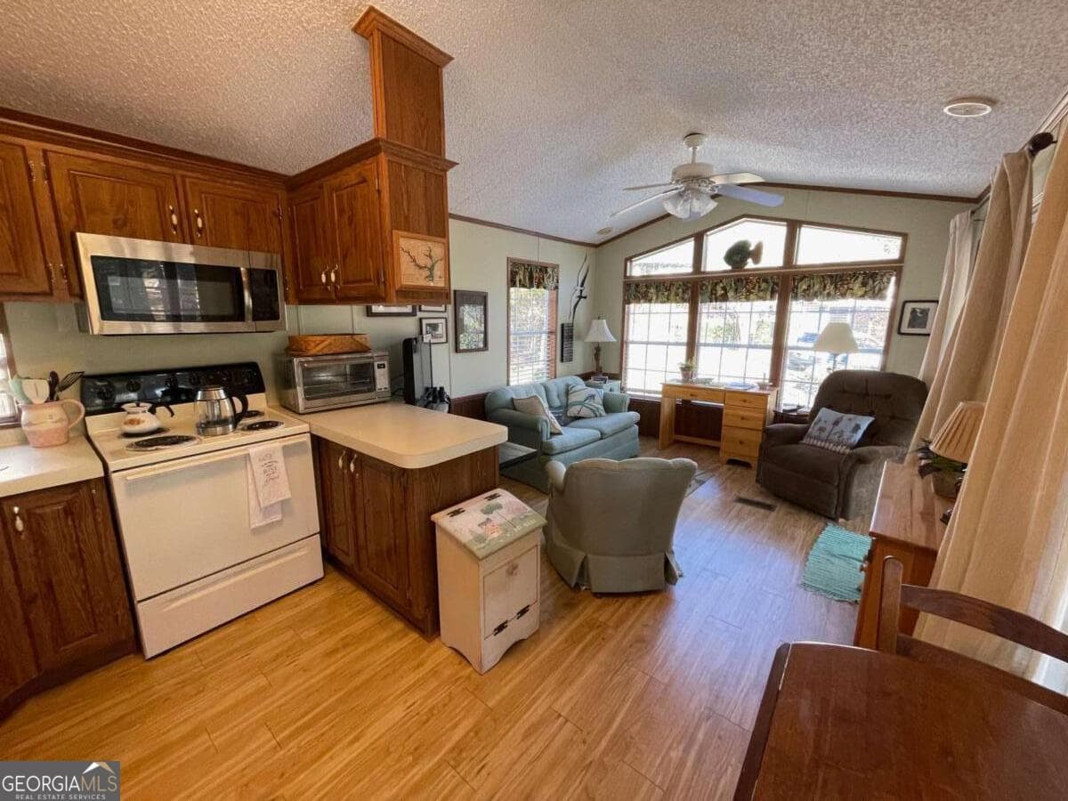 1 bedroom, 1 bathroom, 400 sq ft manufactured home,single family residence for sale at 20 Clipper Circle, Hartwell, GA 30643 — photo 2