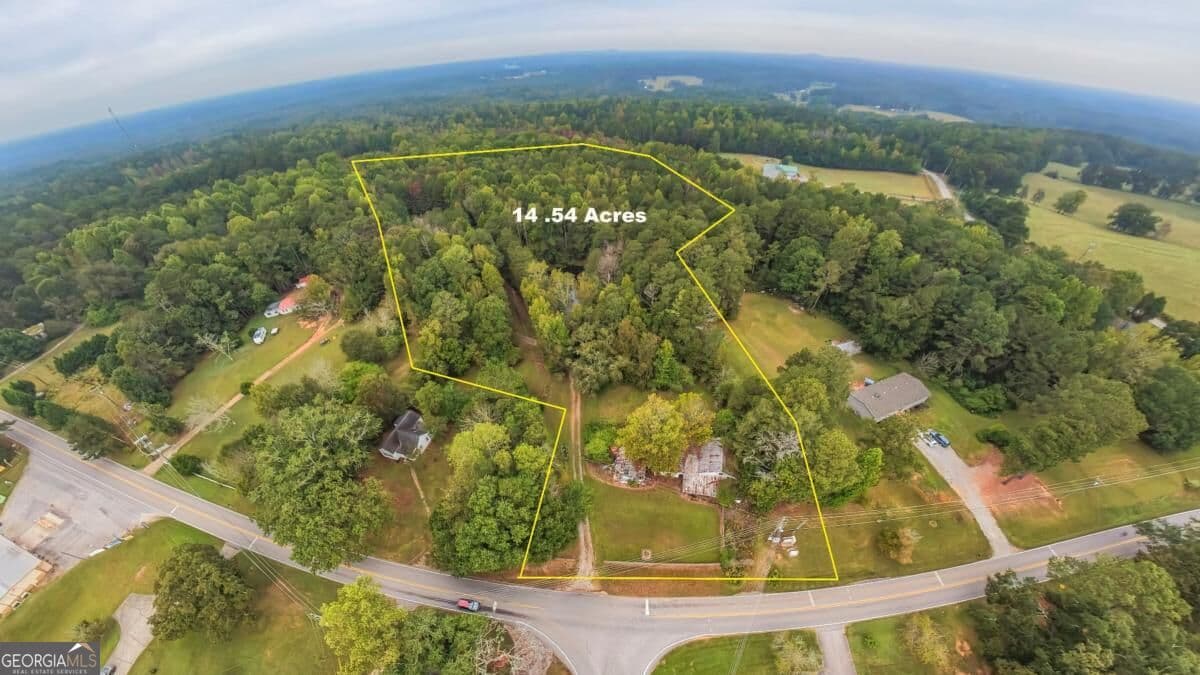 3 bedroom, 2 bathroom, 1,222 sq ft single family residence for sale at 3018 Shady Grove Road, Carrollton, GA 30116 — photo 5