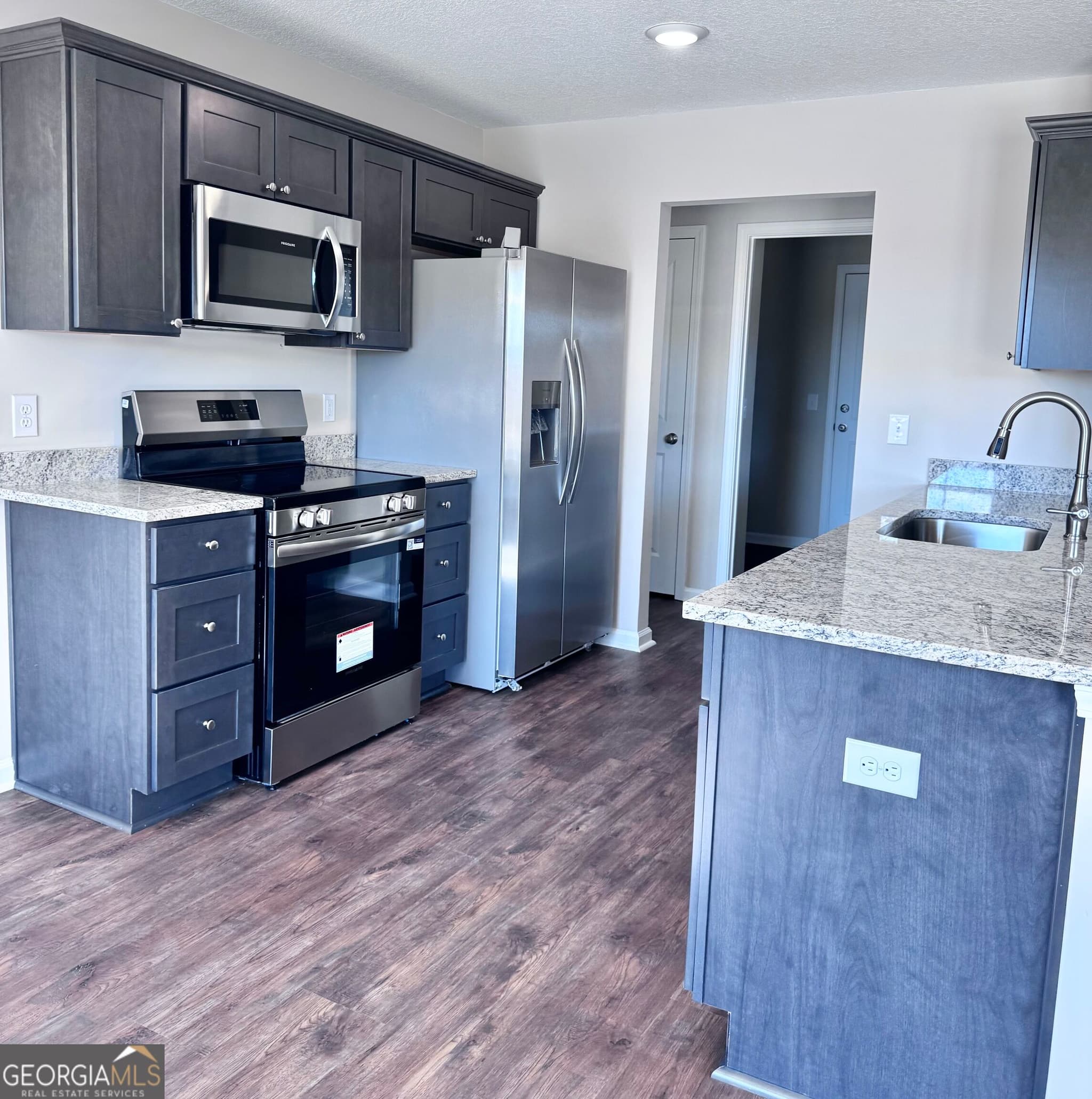 3 bedroom, 2 bathroom, 1,512 sq ft single family residence under contract at 106 Esther Avenue, Reidsville, GA 30453 — photo 3