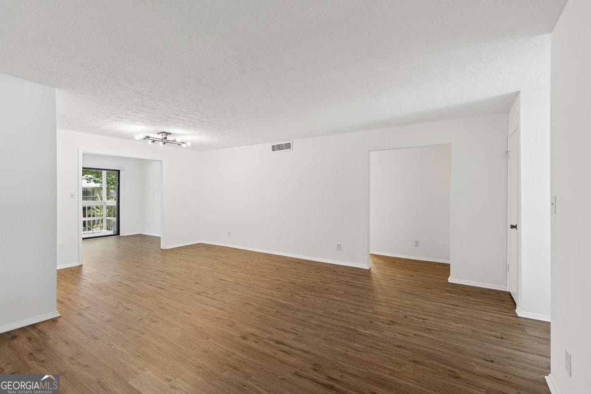 2 bedroom, 2 bathroom, 1,320 sq ft condominium for sale at 106 Cedar Court, Marietta, GA 30067 — photo 7